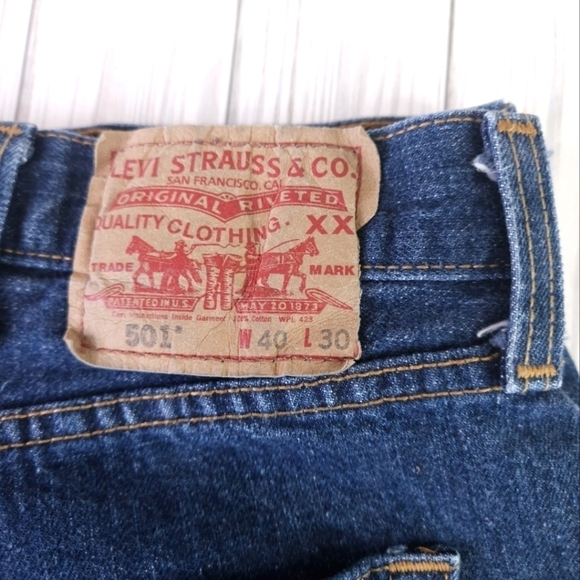 Levi's 501 Distressed Denim Cut Off Red Tab Jean Shorts in Stark Blue Size 40 - Picture 12 of 13